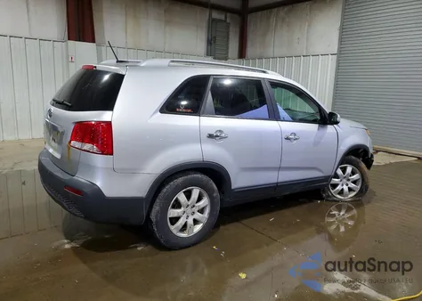 2011 Kia Sorento Base from USA, damaged, VIN 5XYKT4A19BG104501